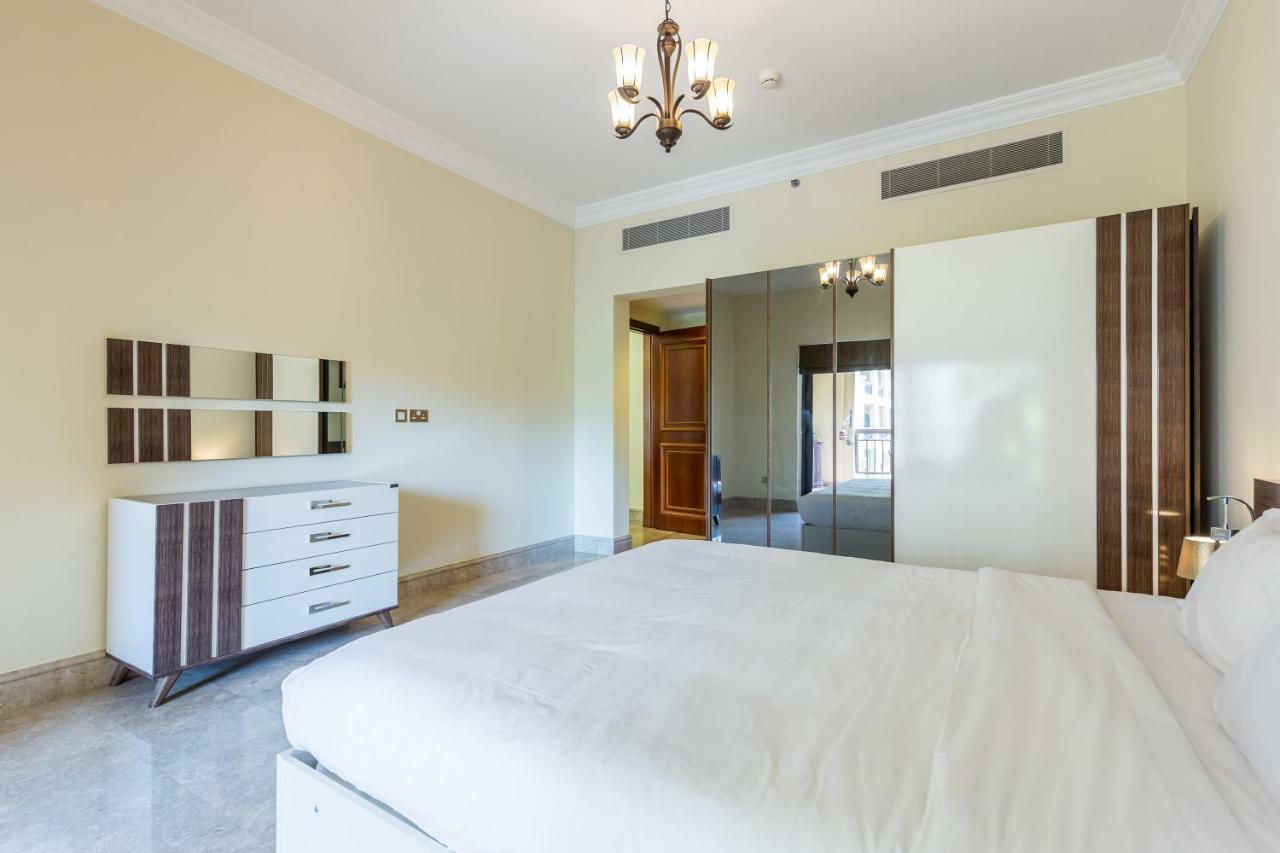 Beachfront Two Bedrooms On Palm Jumeirah By Deluxe Holiday Homes Dubai Esterno foto