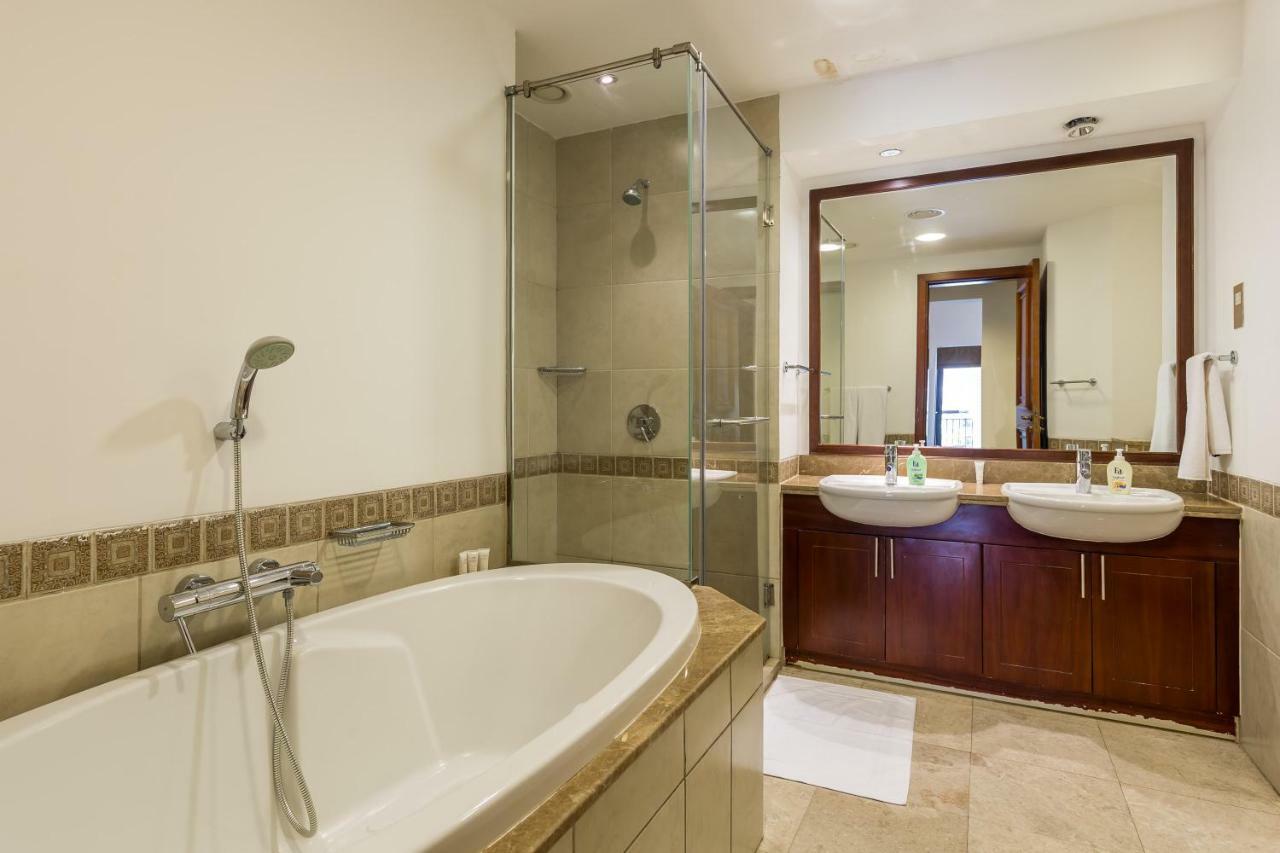Beachfront Two Bedrooms On Palm Jumeirah By Deluxe Holiday Homes Dubai Esterno foto
