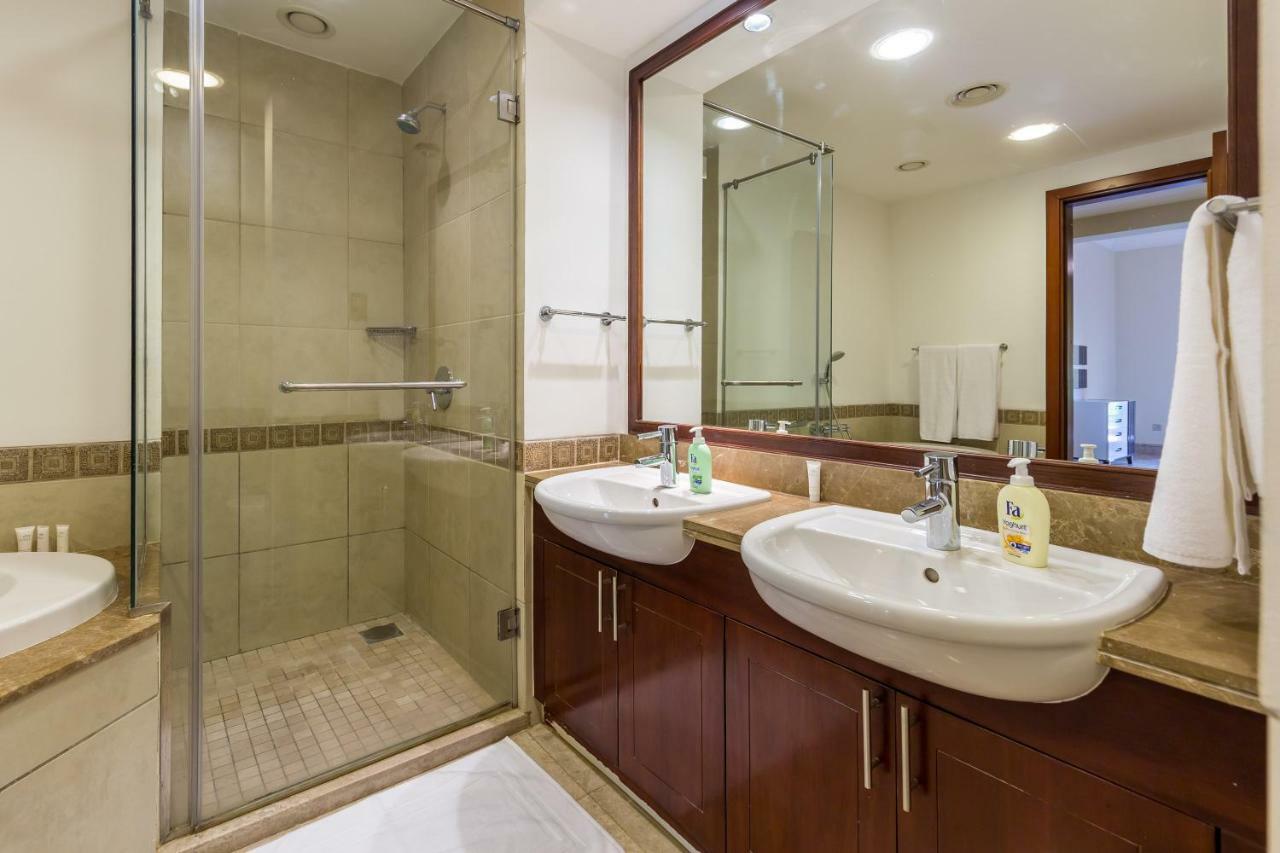 Beachfront Two Bedrooms On Palm Jumeirah By Deluxe Holiday Homes Dubai Esterno foto