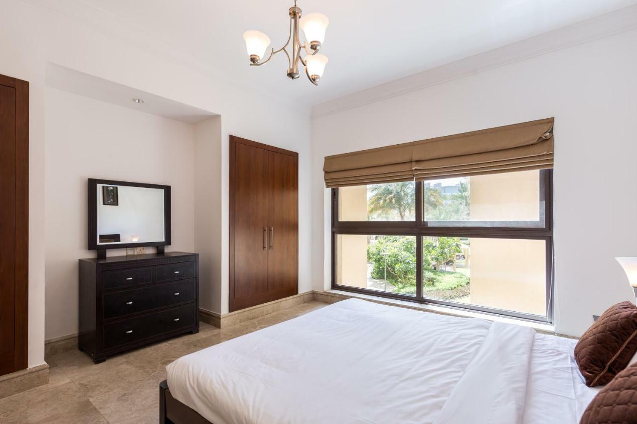 Beachfront Two Bedrooms On Palm Jumeirah By Deluxe Holiday Homes Dubai Esterno foto
