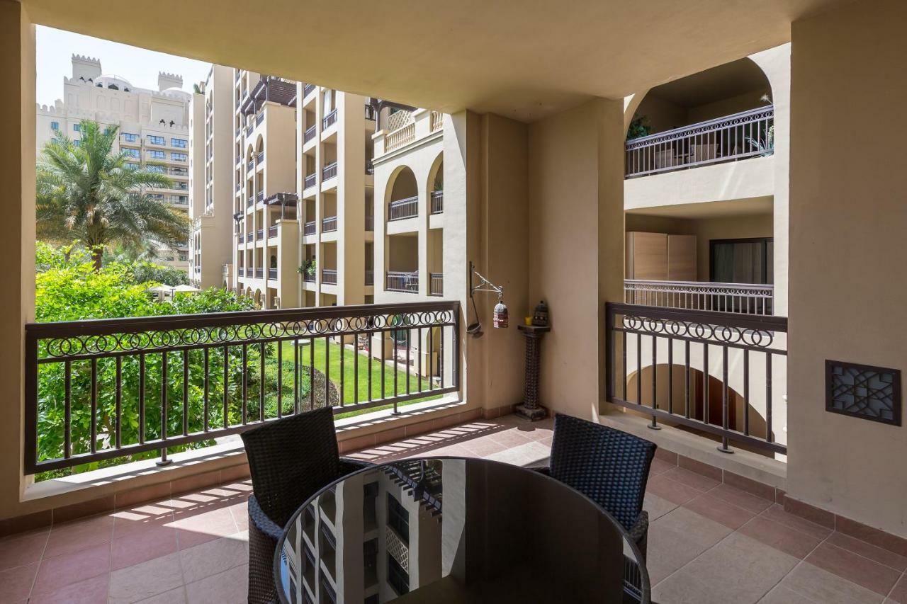 Beachfront Two Bedrooms On Palm Jumeirah By Deluxe Holiday Homes Dubai Esterno foto